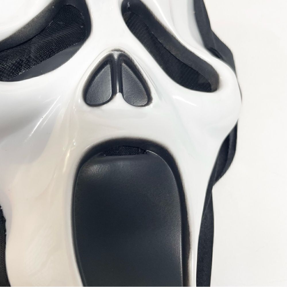 Easter Unlimited Fun World Ghostface Scream Mask - Picture 4 of 9